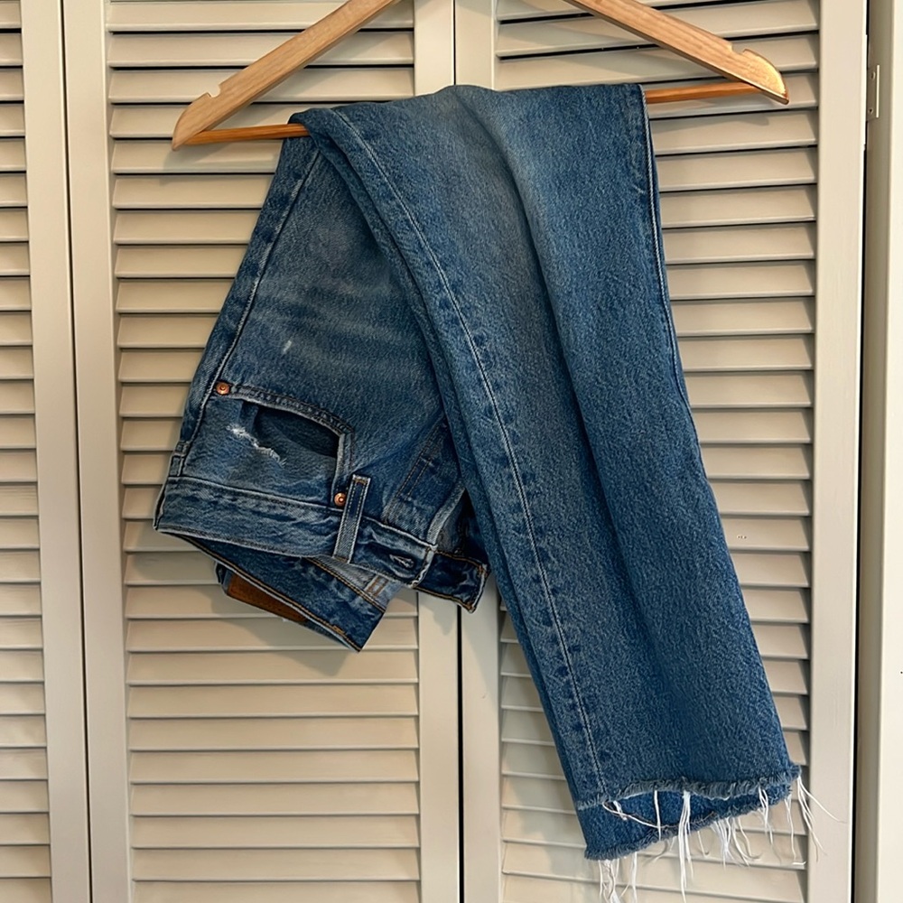 Levi’s cropped distressed straight leg jeans